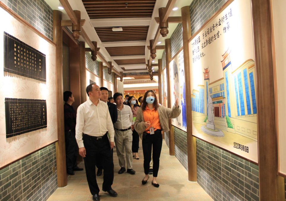 #園區(qū)動態(tài)#信宜市副市長梁志毅一行蒞臨衍生健康醫(yī)藥產業(yè)園參觀調研