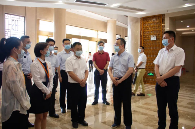 衍生動(dòng)態(tài)丨廣東省人社廳黨組書記、廳長陳敏一行蒞臨衍生健康醫(yī)藥產(chǎn)業(yè)園參觀