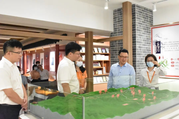衍生動(dòng)態(tài)丨云城區(qū)委書記葉偉光一行蒞臨衍生健康醫(yī)藥產(chǎn)業(yè)園參觀調(diào)研